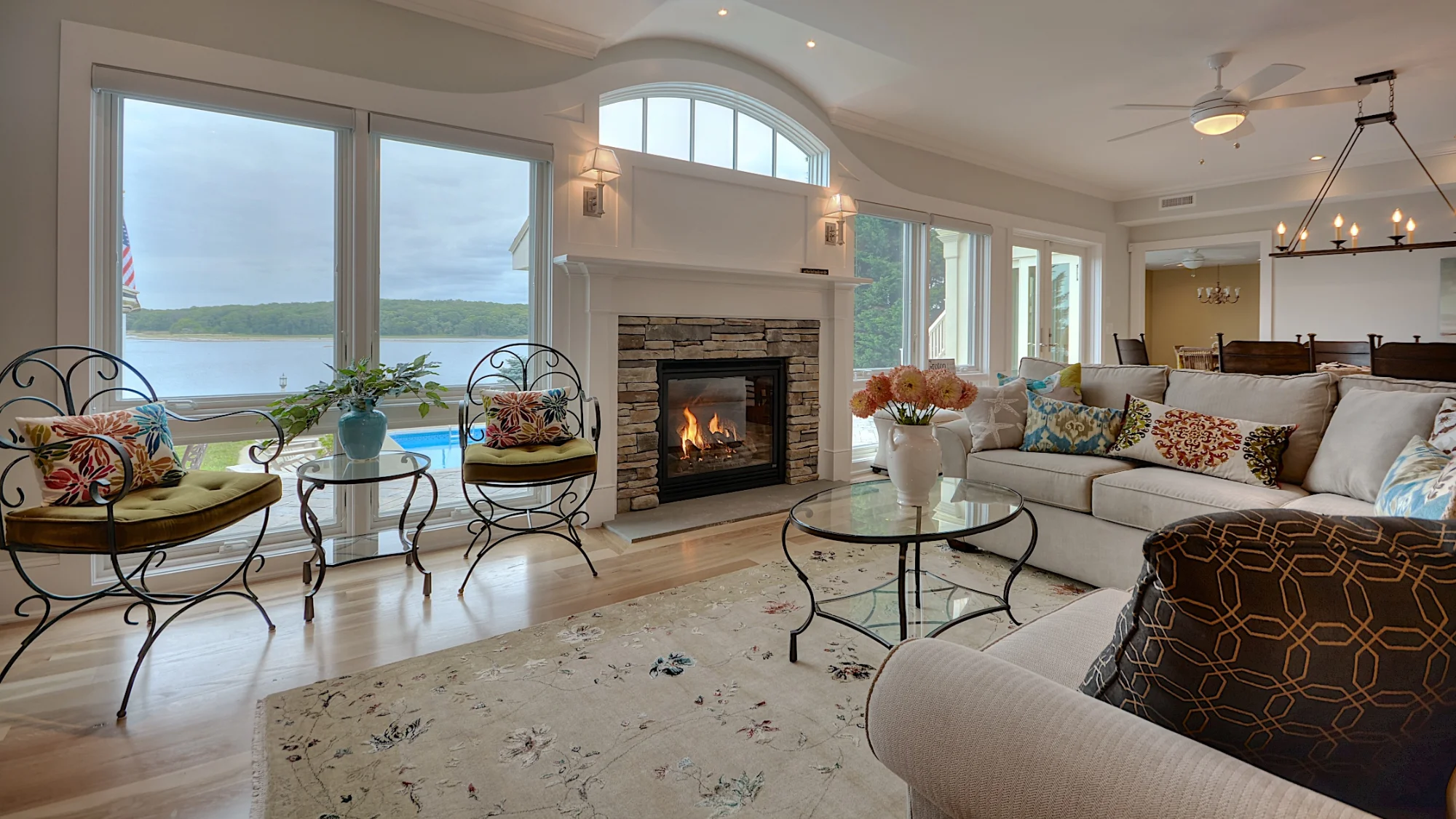 Holiday Home Previews_ How Designers Stage Homes for December Showings